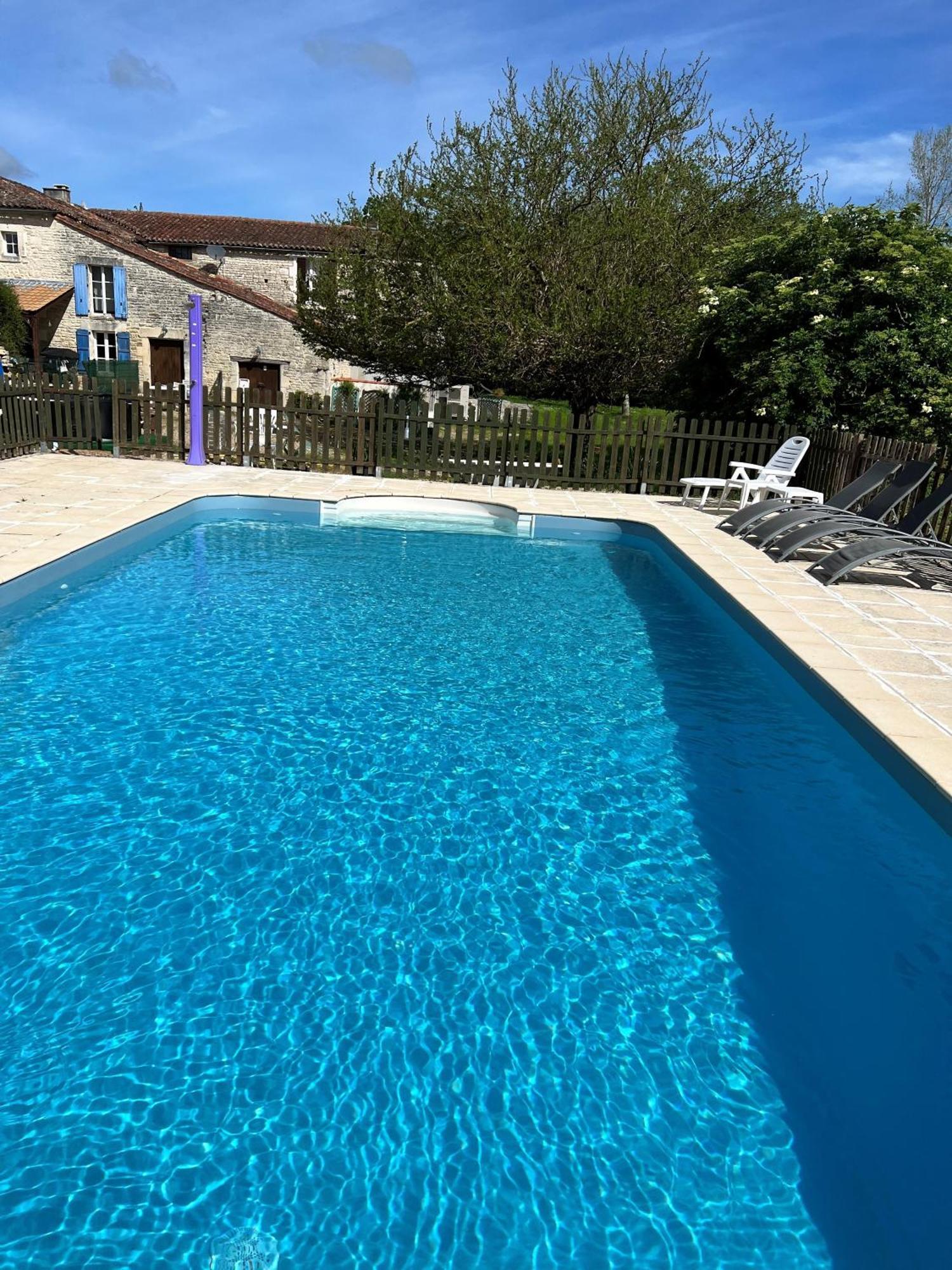 Le Petit Bijou Bed & Breakfast Saint-Fraigne Exterior foto