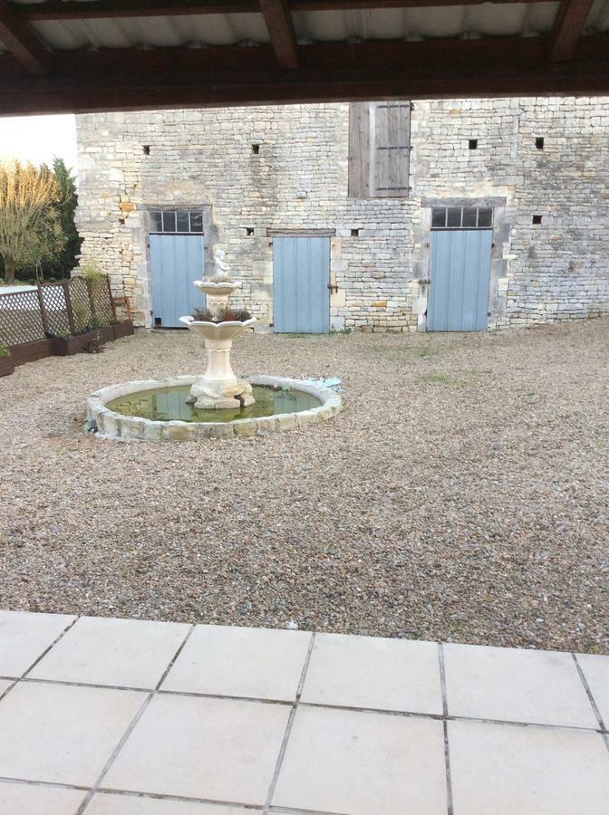 Le Petit Bijou Bed & Breakfast Saint-Fraigne Exterior foto