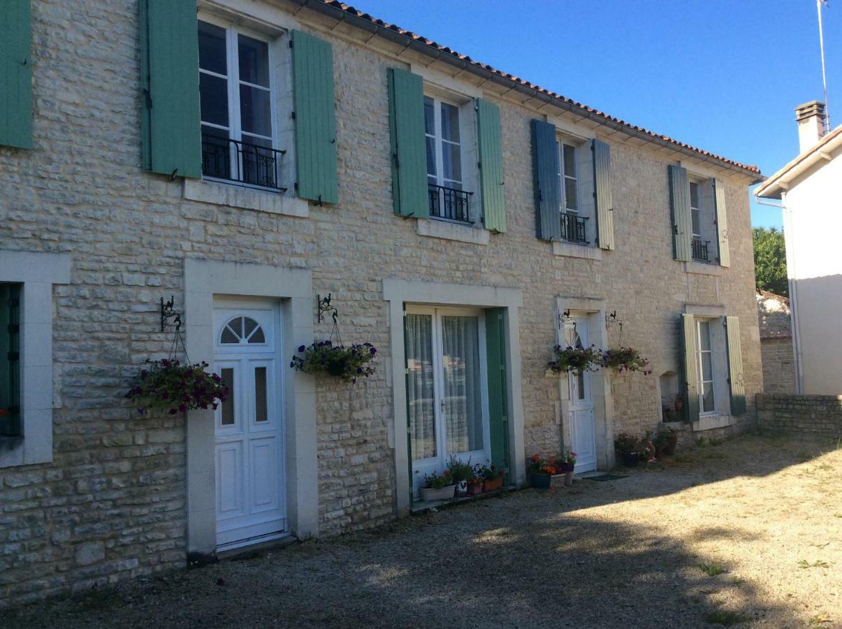 Le Petit Bijou Bed & Breakfast Saint-Fraigne Exterior foto