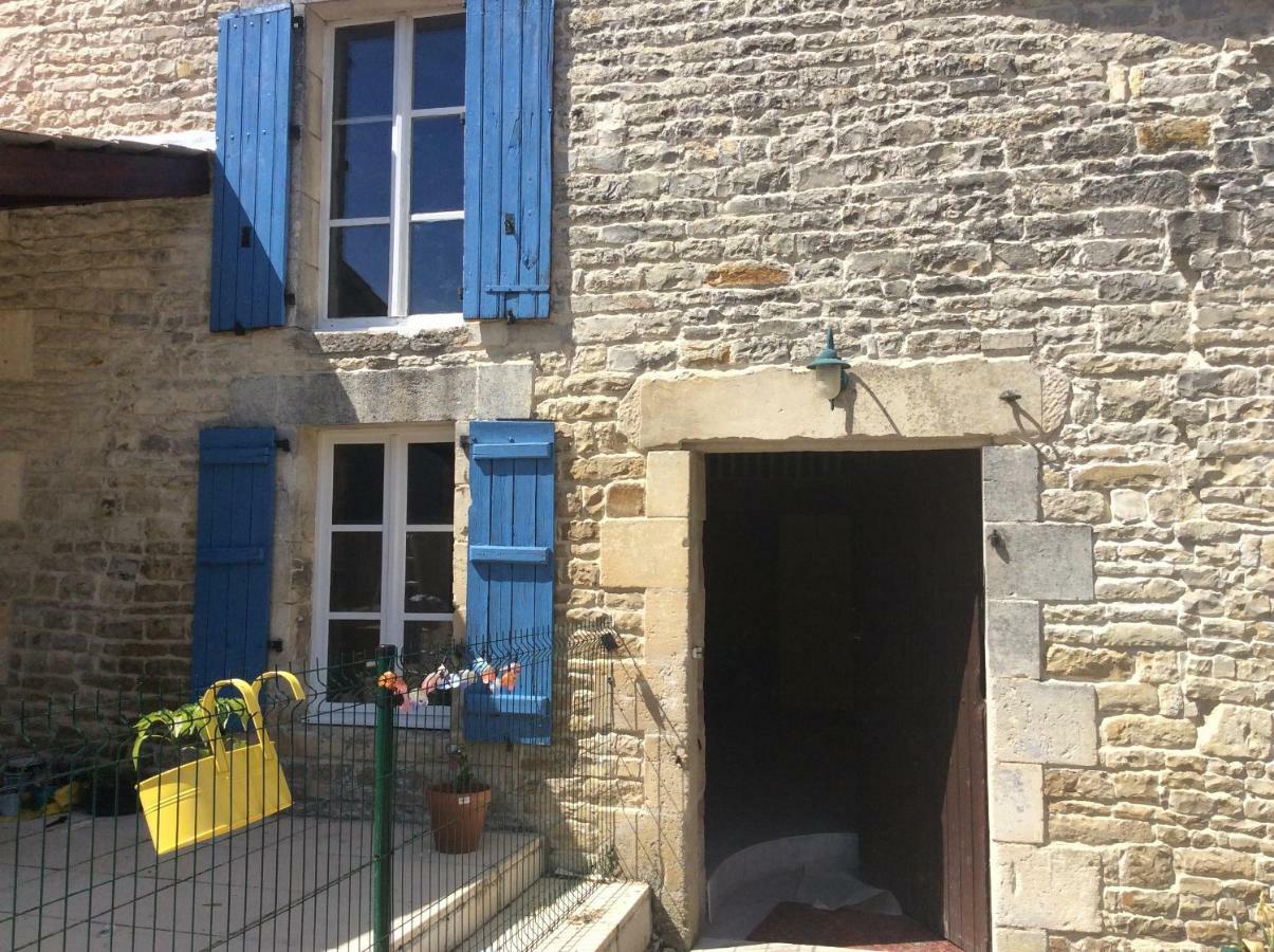 Le Petit Bijou Bed & Breakfast Saint-Fraigne Exterior foto