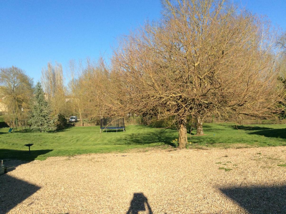 Le Petit Bijou Bed & Breakfast Saint-Fraigne Exterior foto