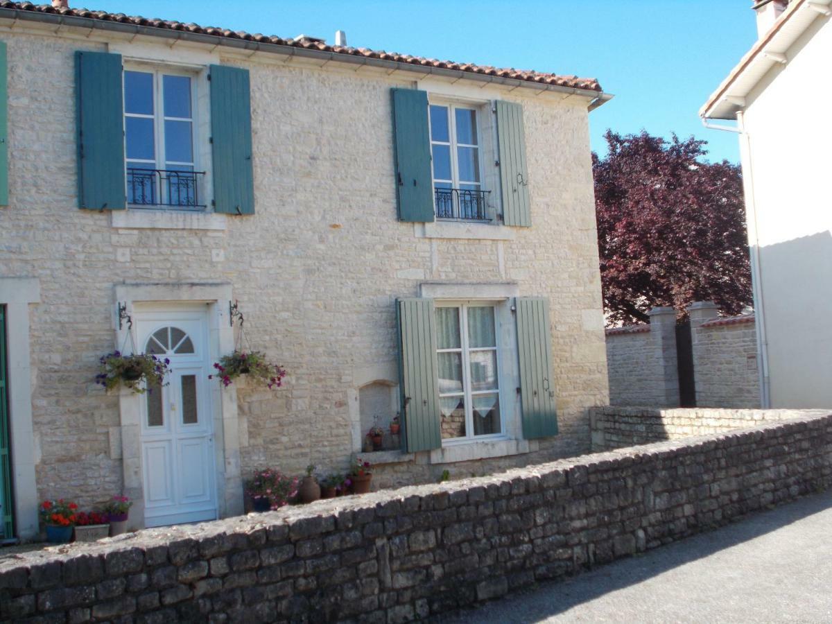 Le Petit Bijou Bed & Breakfast Saint-Fraigne Exterior foto