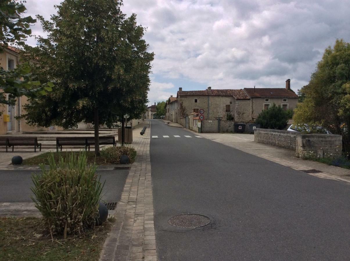 Le Petit Bijou Bed & Breakfast Saint-Fraigne Exterior foto