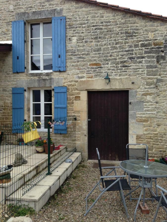 Le Petit Bijou Bed & Breakfast Saint-Fraigne Exterior foto